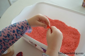 Find the Hearts Sensory Bin | Life is Peachy
